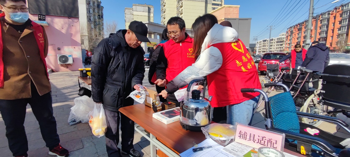 图为介绍听力类辅助器具