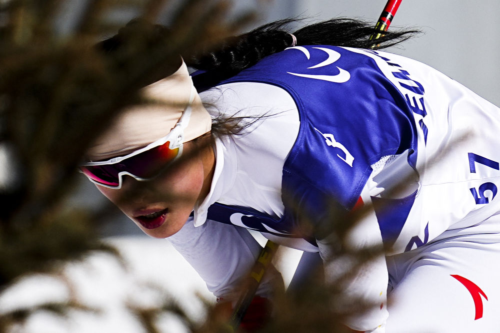 3月5日，中国选手郭雨洁在北京冬残奥会残奥冬季两项女子短距离（站姿）比赛中。新华社记者许畅摄