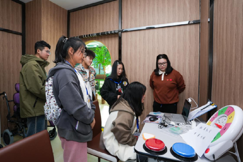 图为游戏闯关现场