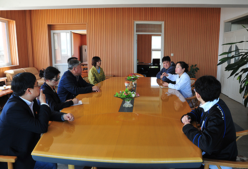 图为座谈会现场