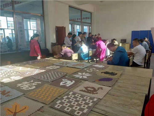 图为参观朝阳市阳光家园医养护理中心
