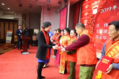 图为优秀助残志愿者颁奖现场