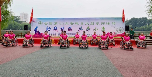 图为公益演出现场
