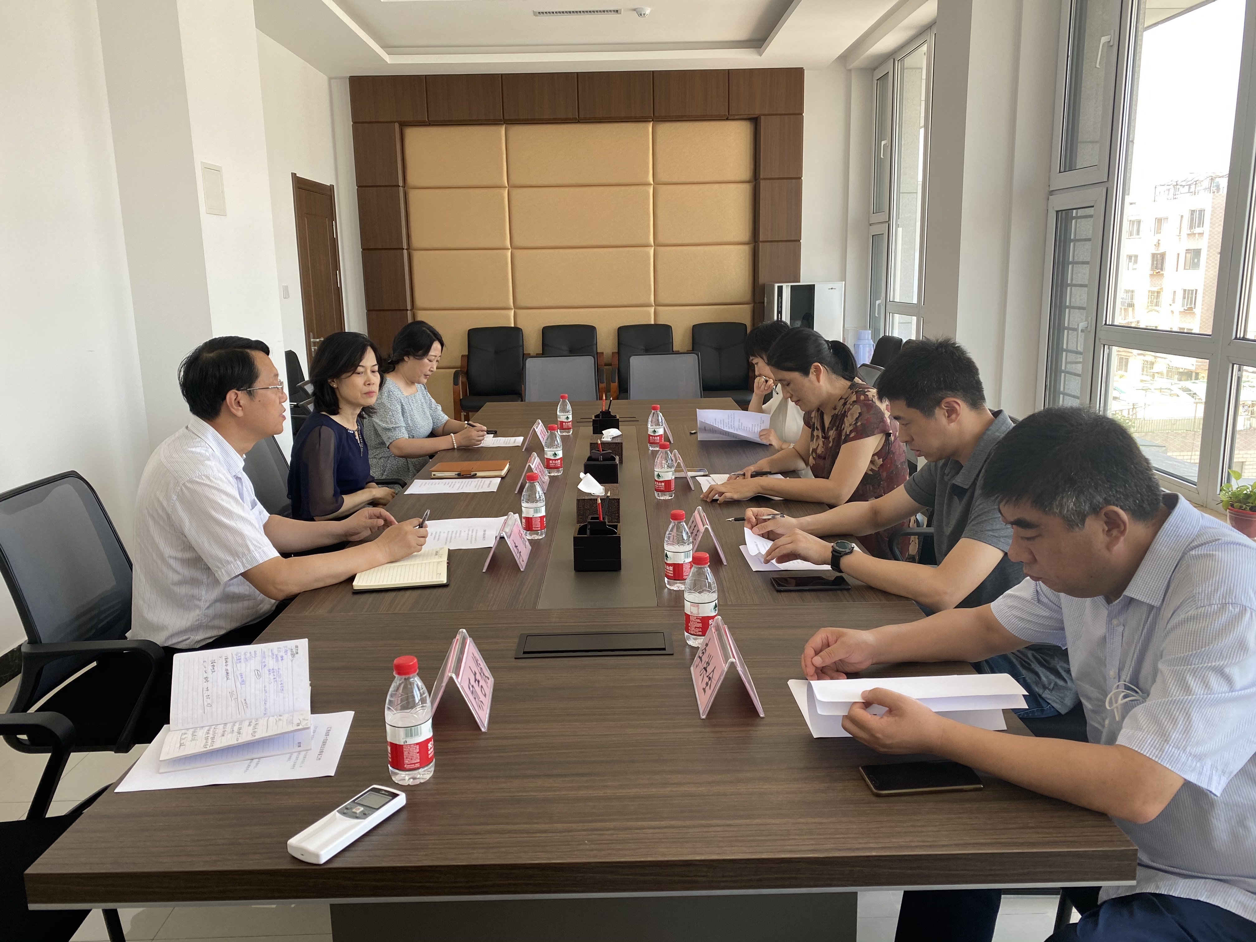 图为座谈会现场