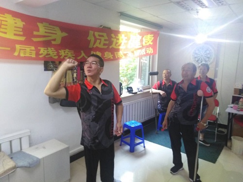 图为飞镖活动现场