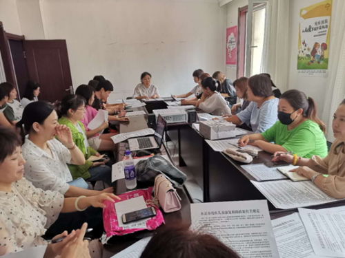 图为本溪市明山区残联召开会议部署残疾预防日宣传工作