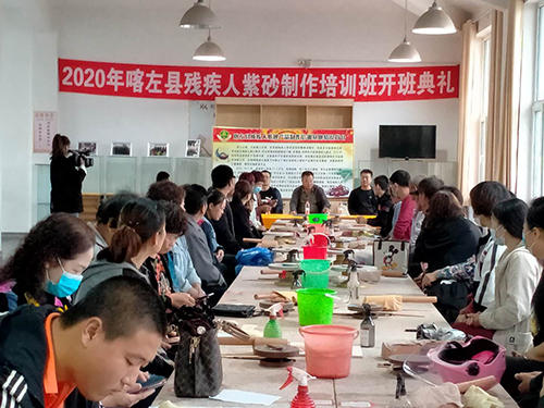 图为培训现场 图为培训现场