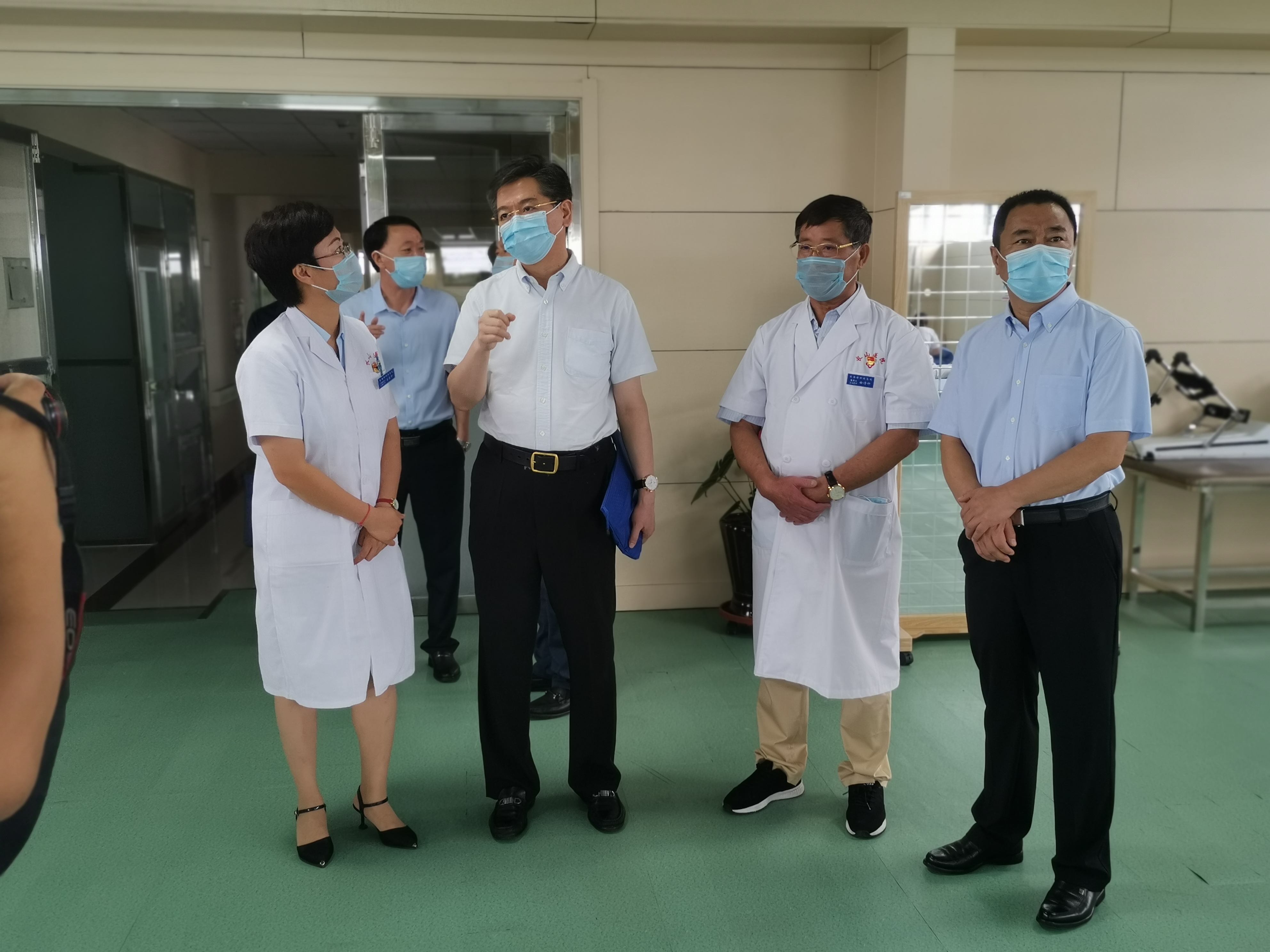 图为调研组调研东港市残疾人康复托养中心