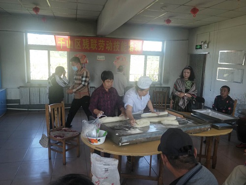 图为活动现场