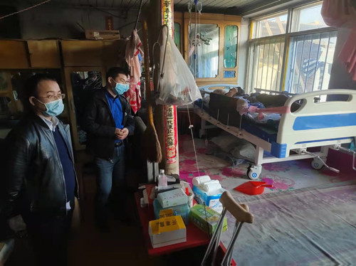 图为技术指导现场（二）