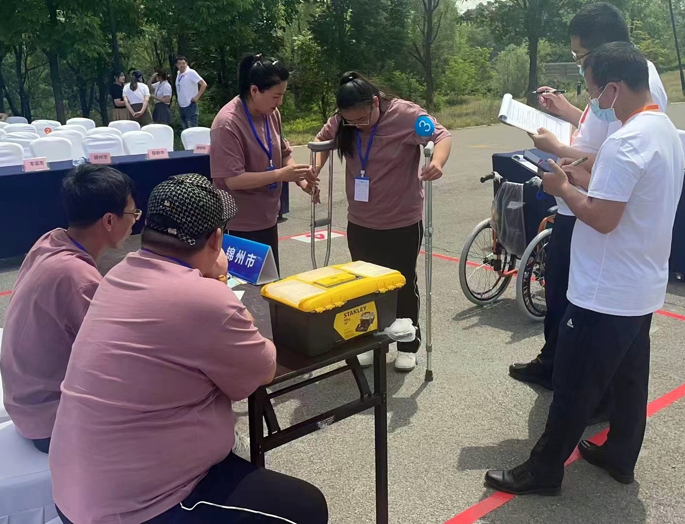  图为锦州市选手正在进行比赛