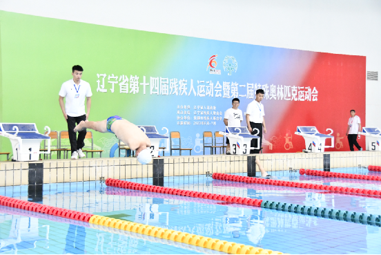 图为比赛现场