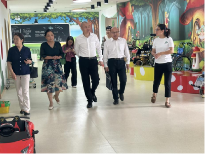 图为参观讲解现场