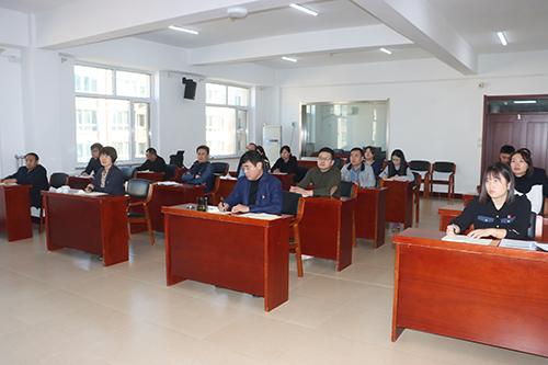 图为报告会现场