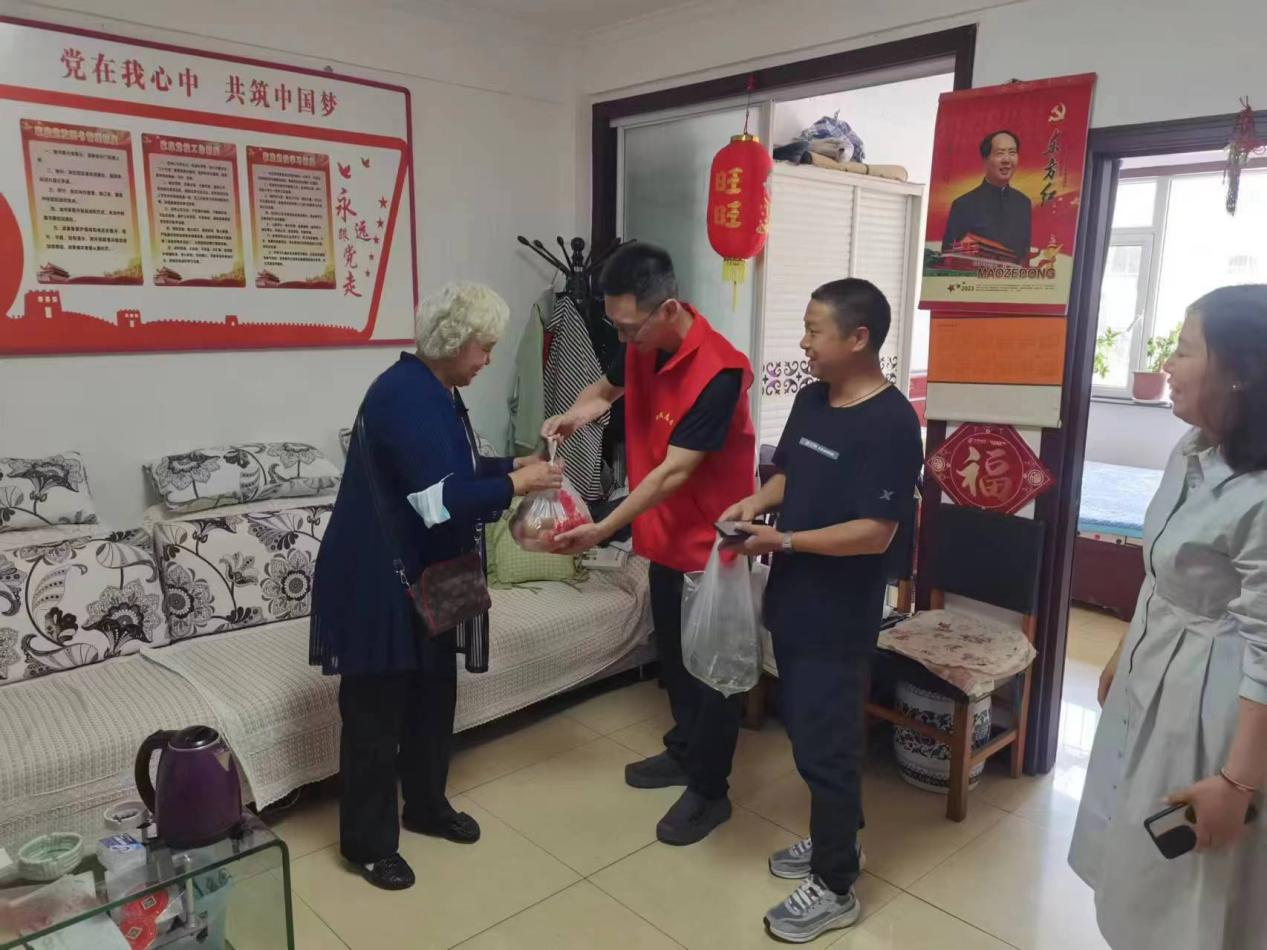 图为活动现场