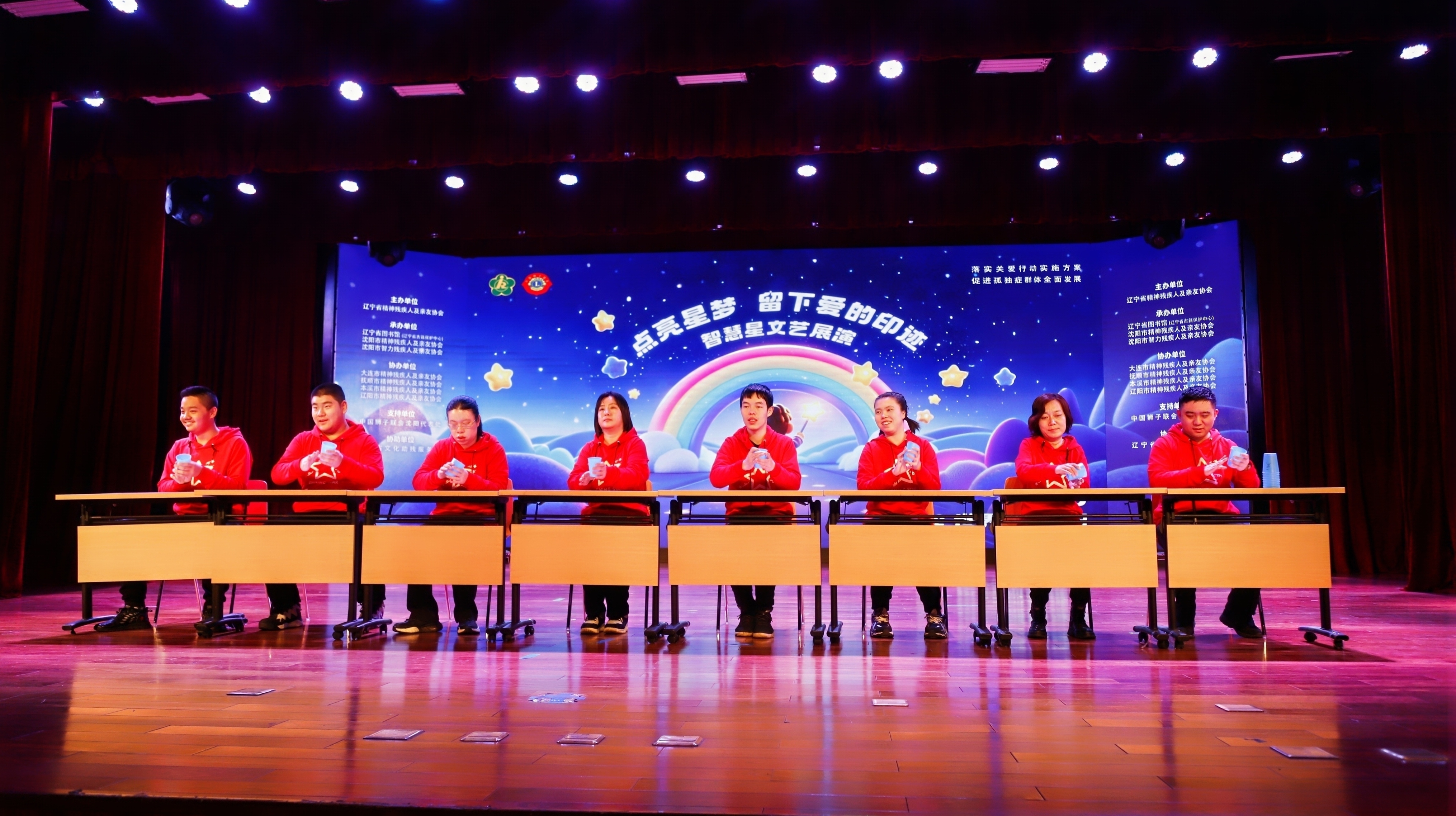 图为舞蹈《杯子舞》沈阳市精协推荐